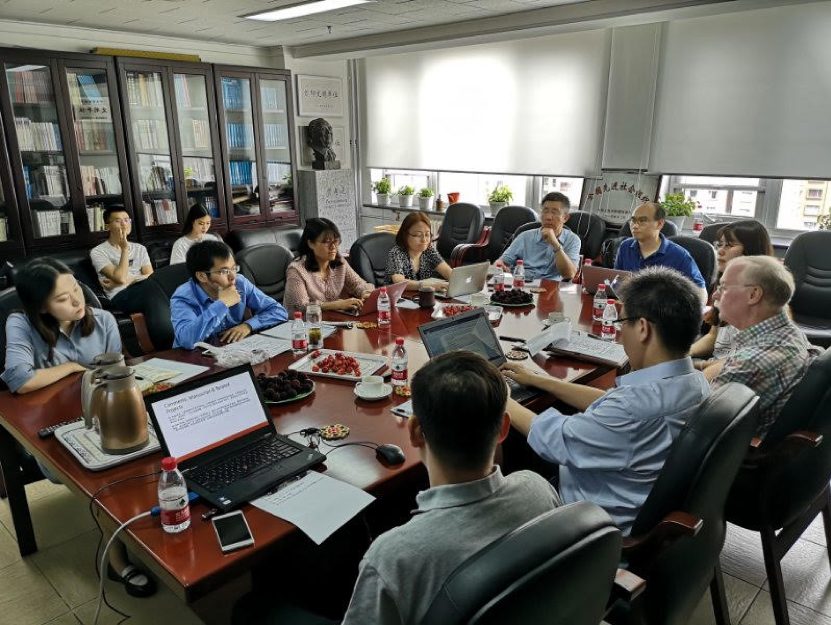 Lou Swanson meets with faculty and graduate students at the Chinese Academy of Social Sciences. 